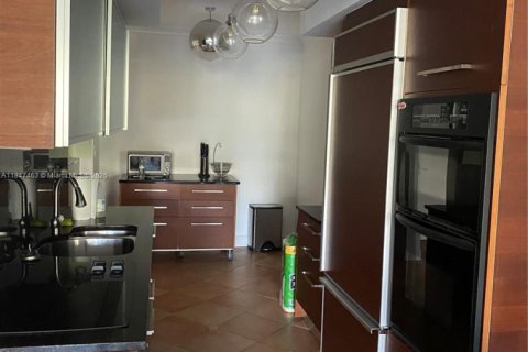 Condo in Hallandale Beach, Florida, 3 bedrooms  № 1960643 - photo 12