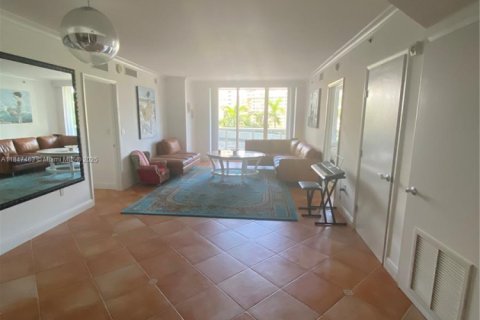 Condo in Hallandale Beach, Florida, 3 bedrooms  № 1960643 - photo 14