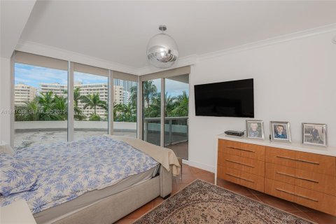 Condo in Hallandale Beach, Florida, 3 bedrooms  № 1960643 - photo 23