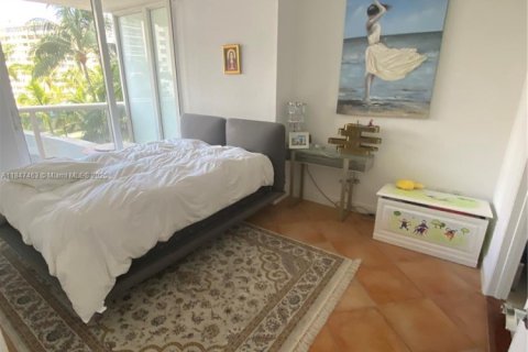 Condo in Hallandale Beach, Florida, 3 bedrooms  № 1960643 - photo 21