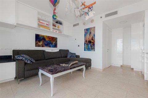 Condo in Hallandale Beach, Florida, 3 bedrooms  № 1960643 - photo 30