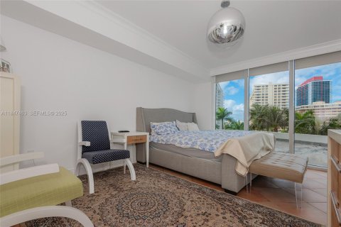 Condo in Hallandale Beach, Florida, 3 bedrooms  № 1960643 - photo 22