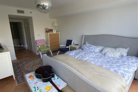 Condo in Hallandale Beach, Florida, 3 bedrooms  № 1960643 - photo 20