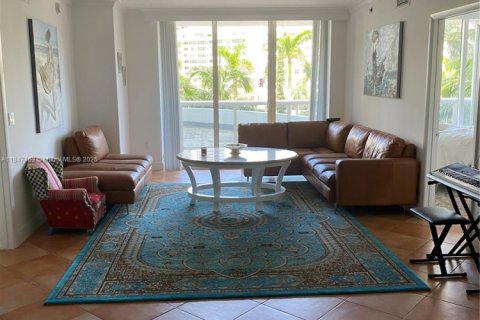 Condo in Hallandale Beach, Florida, 3 bedrooms  № 1960643 - photo 11