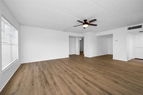 Condo in Clearwater, Florida, 2 bedrooms  № 2376883 - photo 17