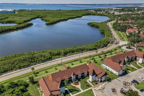Condo in Clearwater, Florida, 2 bedrooms  № 2376883 - photo 6