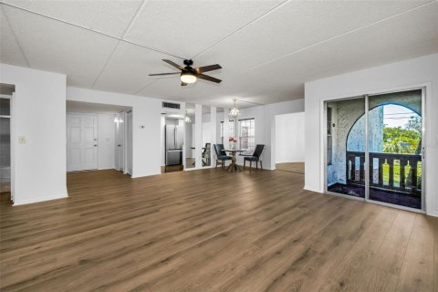 Condo in Clearwater, Florida, 2 bedrooms  № 2376883 - photo 20