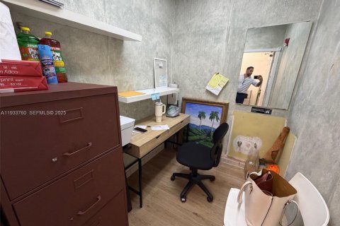 Купить коммерческую недвижимость в Майами, Флорида № 2035187 - фото 8