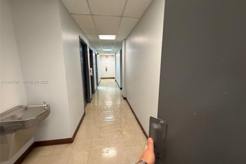 Купить коммерческую недвижимость в Майами, Флорида № 2035187 - фото 18