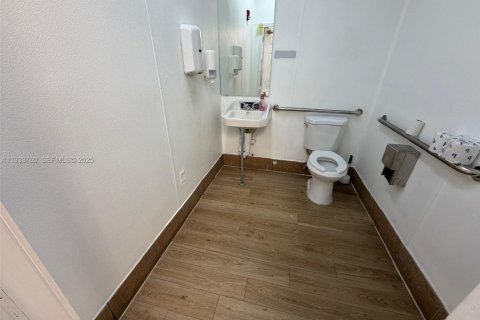 Купить коммерческую недвижимость в Майами, Флорида № 2035187 - фото 9