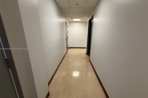 Купить коммерческую недвижимость в Майами, Флорида № 2035187 - фото 19