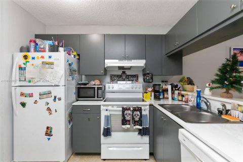 Commercial property in Coral Springs, Florida № 1959209 - photo 30