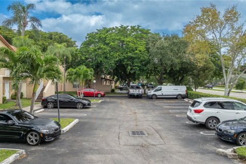 Commercial property in Coral Springs, Florida № 1959209 - photo 5