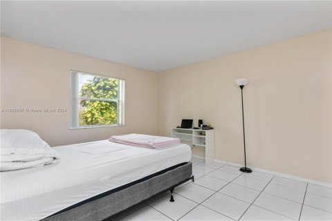 Commercial property in Coral Springs, Florida № 1959209 - photo 21