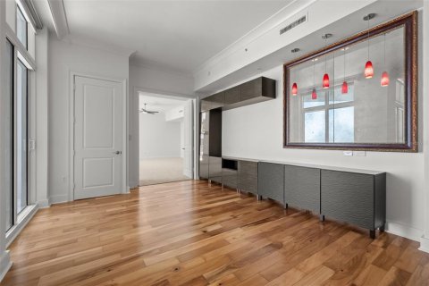 Condo in Sarasota, Florida, 2 bedrooms  № 1743378 - photo 8