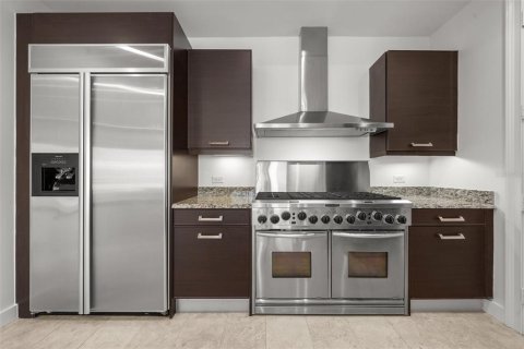 Condo in Sarasota, Florida, 2 bedrooms  № 1743378 - photo 16