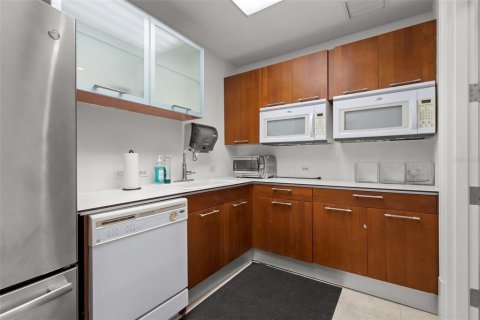 Condo in Sarasota, Florida, 2 bedrooms  № 1743378 - photo 3