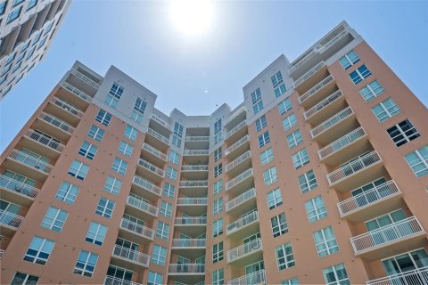 Condo in Sarasota, Florida, 2 bedrooms  № 1743378 - photo 20