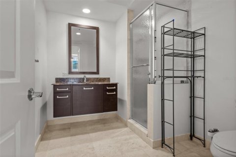 Condo in Sarasota, Florida, 2 bedrooms  № 1743378 - photo 15