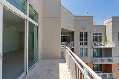 Condo in Sarasota, Florida, 2 bedrooms  № 1743378 - photo 10