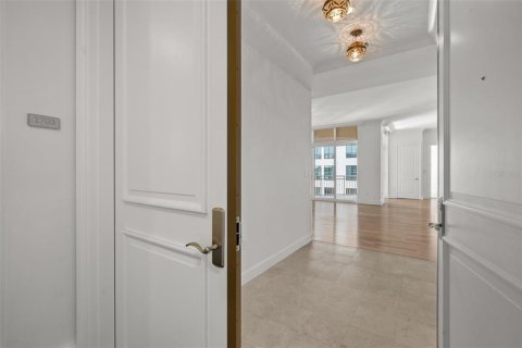 Condo in Sarasota, Florida, 2 bedrooms  № 1743378 - photo 7