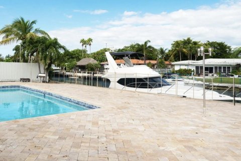 House in North Miami, Florida 4 bedrooms, 297.66 sq.m. № 1712116 - photo 1