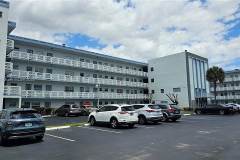 Condo in Lauderdale Lakes, Florida, 2 bedrooms  № 1788652 - photo 11