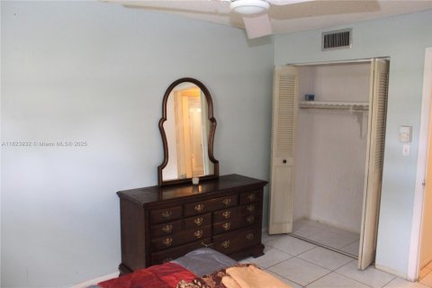 Condo in Lauderdale Lakes, Florida, 2 bedrooms  № 1788652 - photo 5