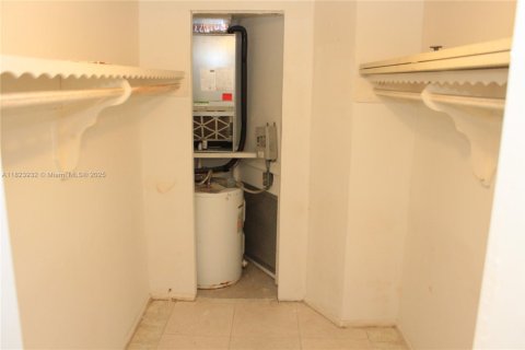 Condo in Lauderdale Lakes, Florida, 2 bedrooms  № 1788652 - photo 13