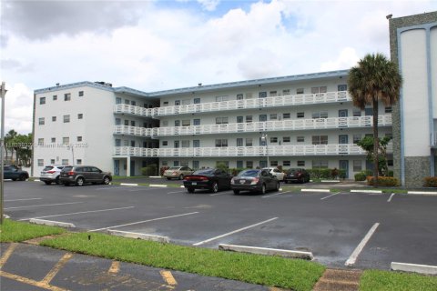 Condo in Lauderdale Lakes, Florida, 2 bedrooms  № 1788652 - photo 16