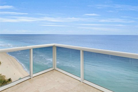 Copropriété à vendre à Sunny Isles Beach, Floride: 3 chambres, 199.09 m2 № 2011352 - photo 3