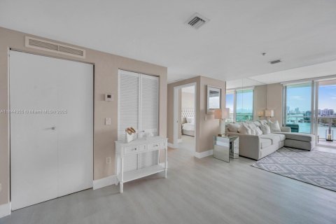 Condominio en venta en Miami Beach, Florida, 2 dormitorios, 88.44 m2 № 1842518 - foto 3