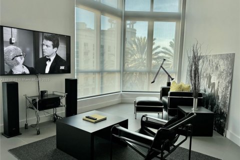 Condominio en venta en Miami, Florida, 1 dormitorio, 88.91 m2 № 2013484 - foto 3