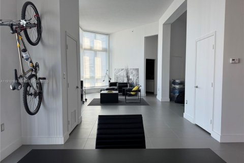 Condominio en venta en Miami, Florida, 1 dormitorio, 88.91 m2 № 2013484 - foto 8