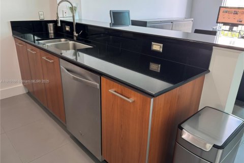 Condominio en venta en Miami, Florida, 1 dormitorio, 88.91 m2 № 2013484 - foto 5