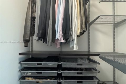 Condominio en venta en Miami, Florida, 1 dormitorio, 88.91 m2 № 2013484 - foto 12