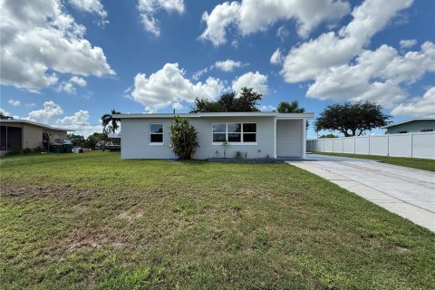 House in Port Charlotte, Florida 2 bedrooms, 89 sq.m. № 1885792 - photo 16