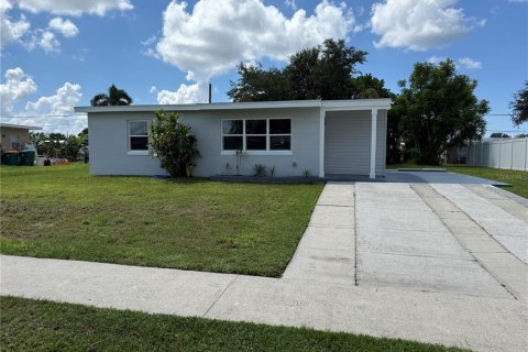 House in Port Charlotte, Florida 2 bedrooms, 89 sq.m. № 1885792 - photo 12
