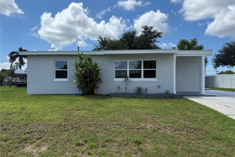 House in Port Charlotte, Florida 2 bedrooms, 89 sq.m. № 1885792 - photo 1