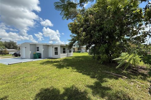 House in Port Charlotte, Florida 2 bedrooms, 89 sq.m. № 1885792 - photo 13