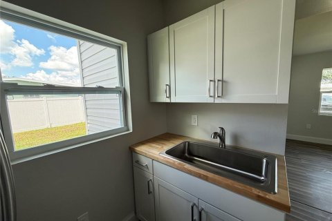 House in Port Charlotte, Florida 2 bedrooms, 89 sq.m. № 1885792 - photo 5