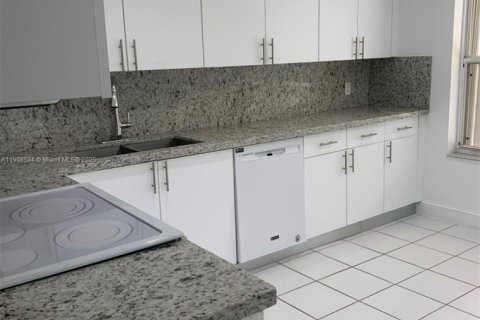 Touwnhouse à louer à Miami, Floride: 3 chambres, 197.7 m2 № 1964590 - photo 7