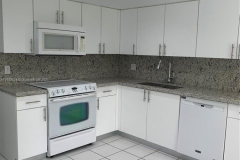 Touwnhouse à louer à Miami, Floride: 3 chambres, 197.7 m2 № 1964590 - photo 8