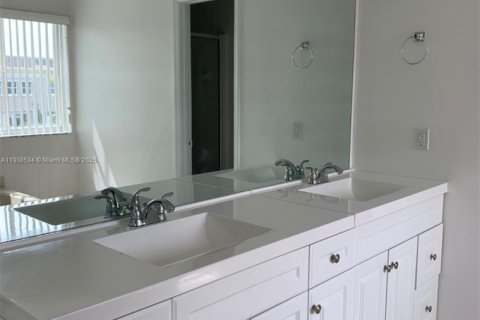 Touwnhouse à louer à Miami, Floride: 3 chambres, 197.7 m2 № 1964590 - photo 12