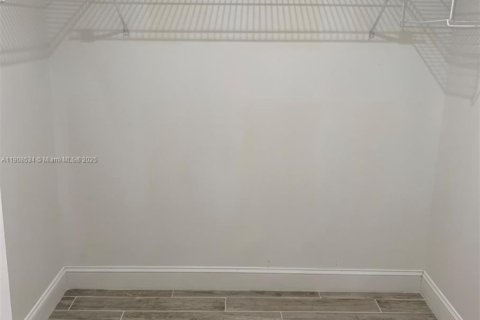 Touwnhouse à louer à Miami, Floride: 3 chambres, 197.7 m2 № 1964590 - photo 13