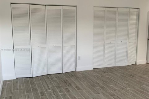 Touwnhouse à louer à Miami, Floride: 3 chambres, 197.7 m2 № 1964590 - photo 10