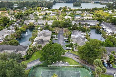 Touwnhouse à louer à Miami, Floride: 3 chambres, 197.7 m2 № 1964590 - photo 4