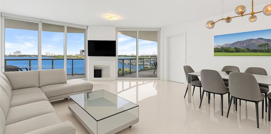 Condo à Miami, Floride, 3 chambres  № 1944874