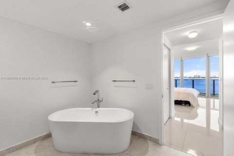 Copropriété à vendre à Miami, Floride: 3 chambres, 173.26 m2 № 1944874 - photo 15