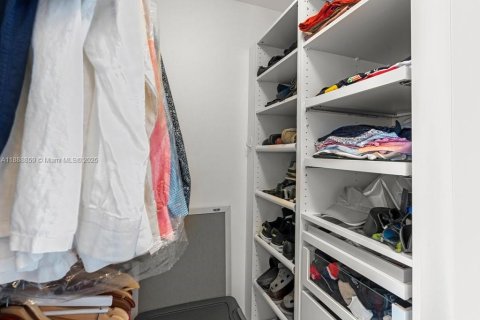 Copropriété à vendre à Miami, Floride: 3 chambres, 173.26 m2 № 1944874 - photo 28